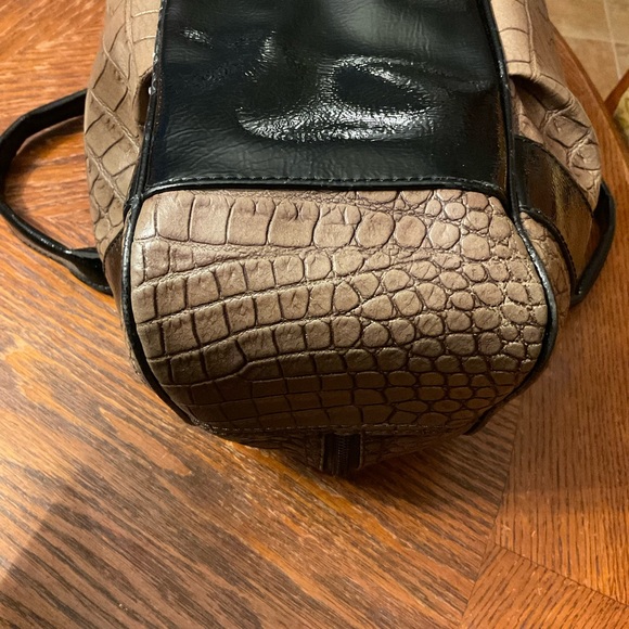 Nice Tan Reptile Textured Black Shine Accent Bag! - Picture 15 of 15